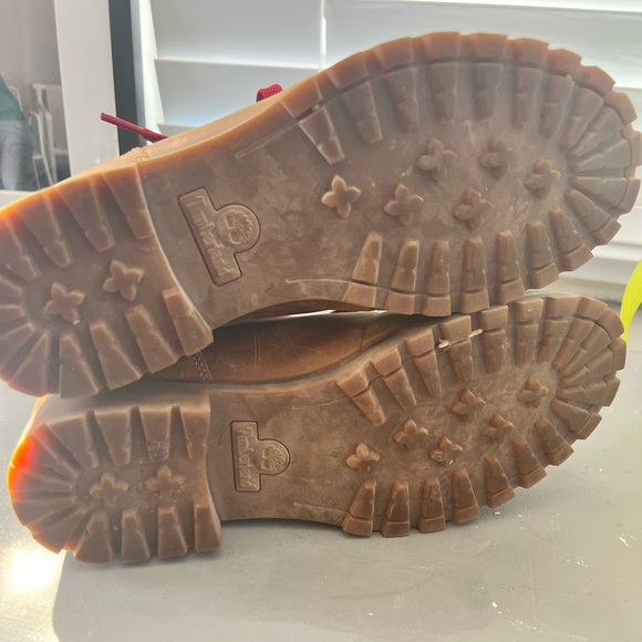 Women's Ellendale Mid hiker wheat Lace-Up Boot - Picture 9 of 9